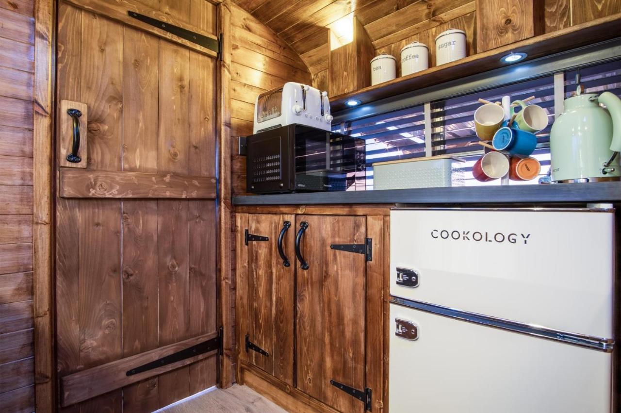 American School Bus - 1 Bedroom - Blossom Farm - Tiers Cross Johnston Buitenkant foto
