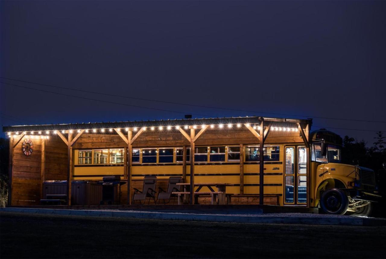 American School Bus - 1 Bedroom - Blossom Farm - Tiers Cross Johnston Buitenkant foto