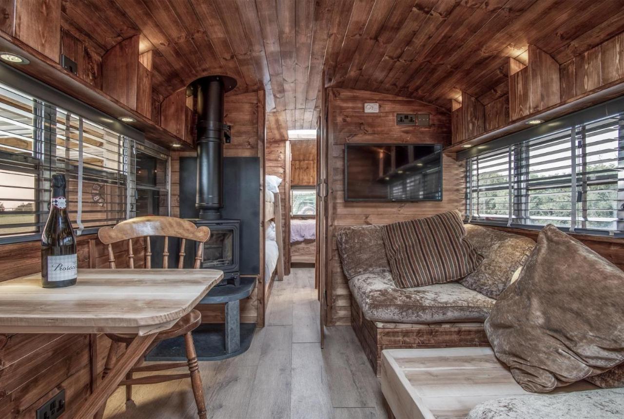American School Bus - 1 Bedroom - Blossom Farm - Tiers Cross Johnston Buitenkant foto