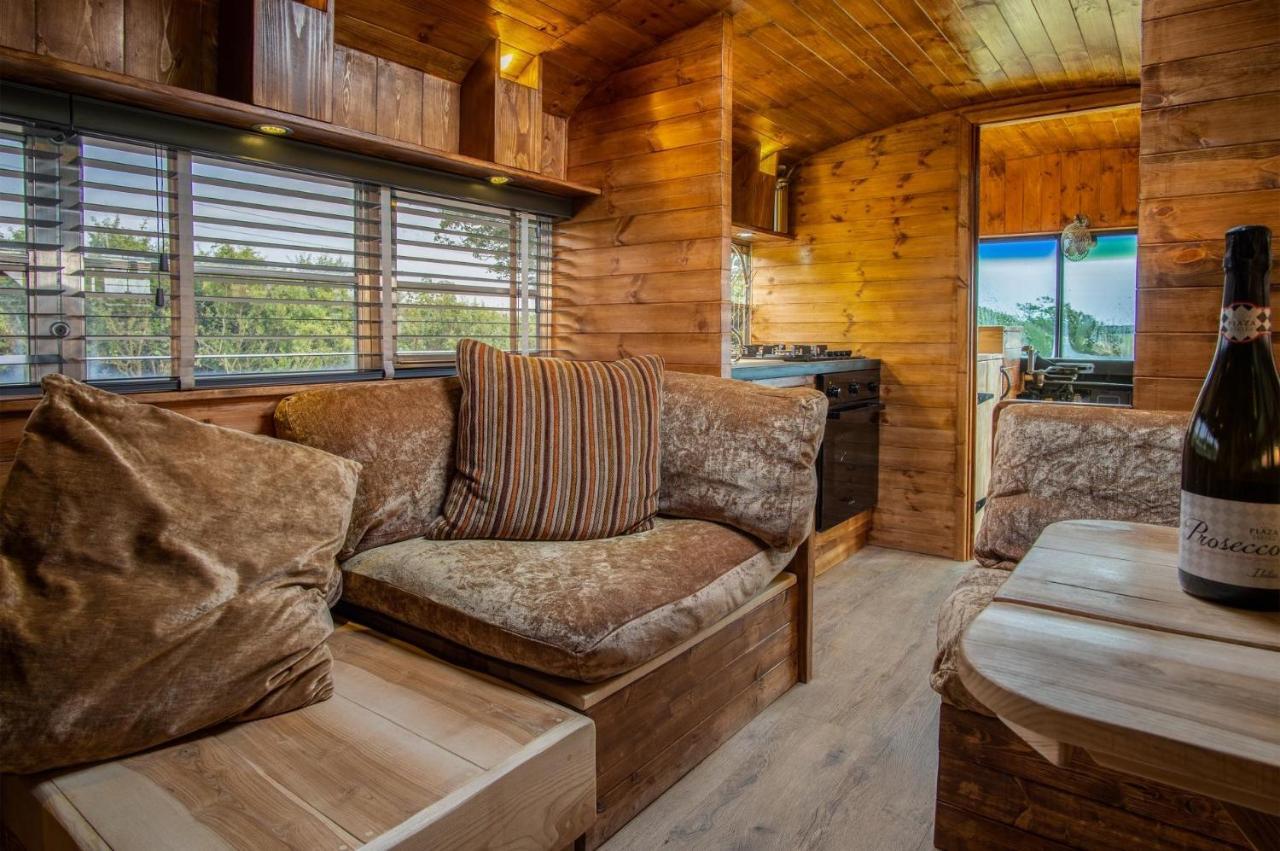American School Bus - 1 Bedroom - Blossom Farm - Tiers Cross Johnston Buitenkant foto