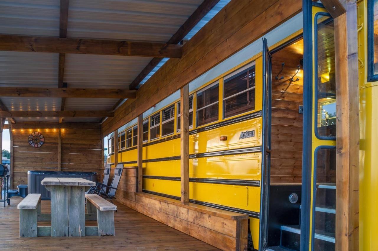 American School Bus - 1 Bedroom - Blossom Farm - Tiers Cross Johnston Buitenkant foto