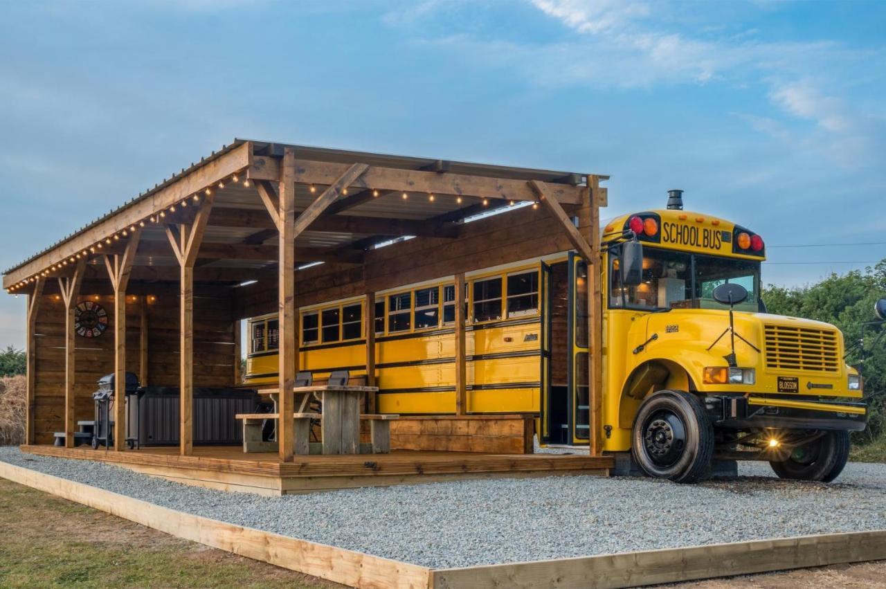 American School Bus - 1 Bedroom - Blossom Farm - Tiers Cross Johnston Buitenkant foto