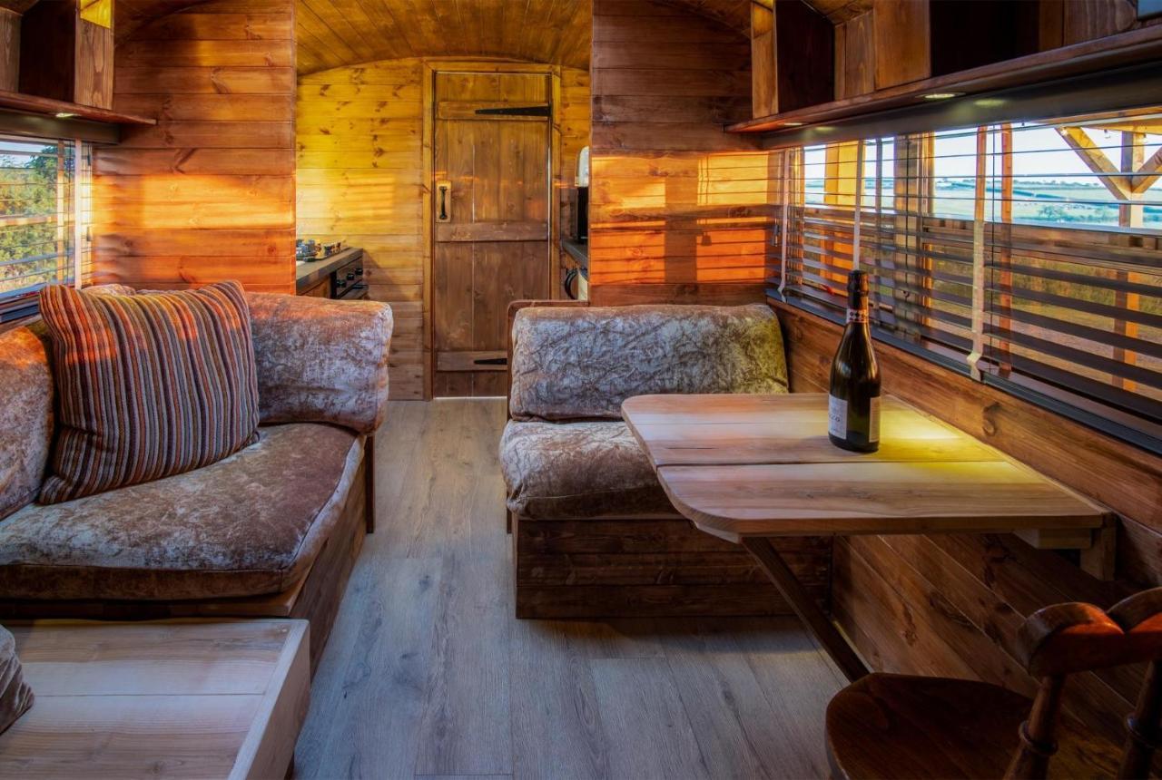 American School Bus - 1 Bedroom - Blossom Farm - Tiers Cross Johnston Buitenkant foto