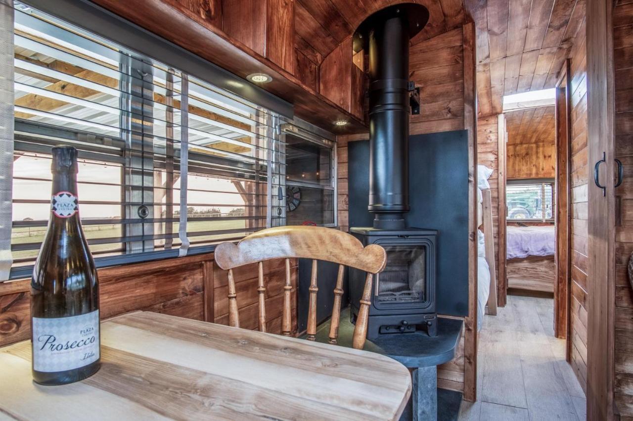 American School Bus - 1 Bedroom - Blossom Farm - Tiers Cross Johnston Buitenkant foto