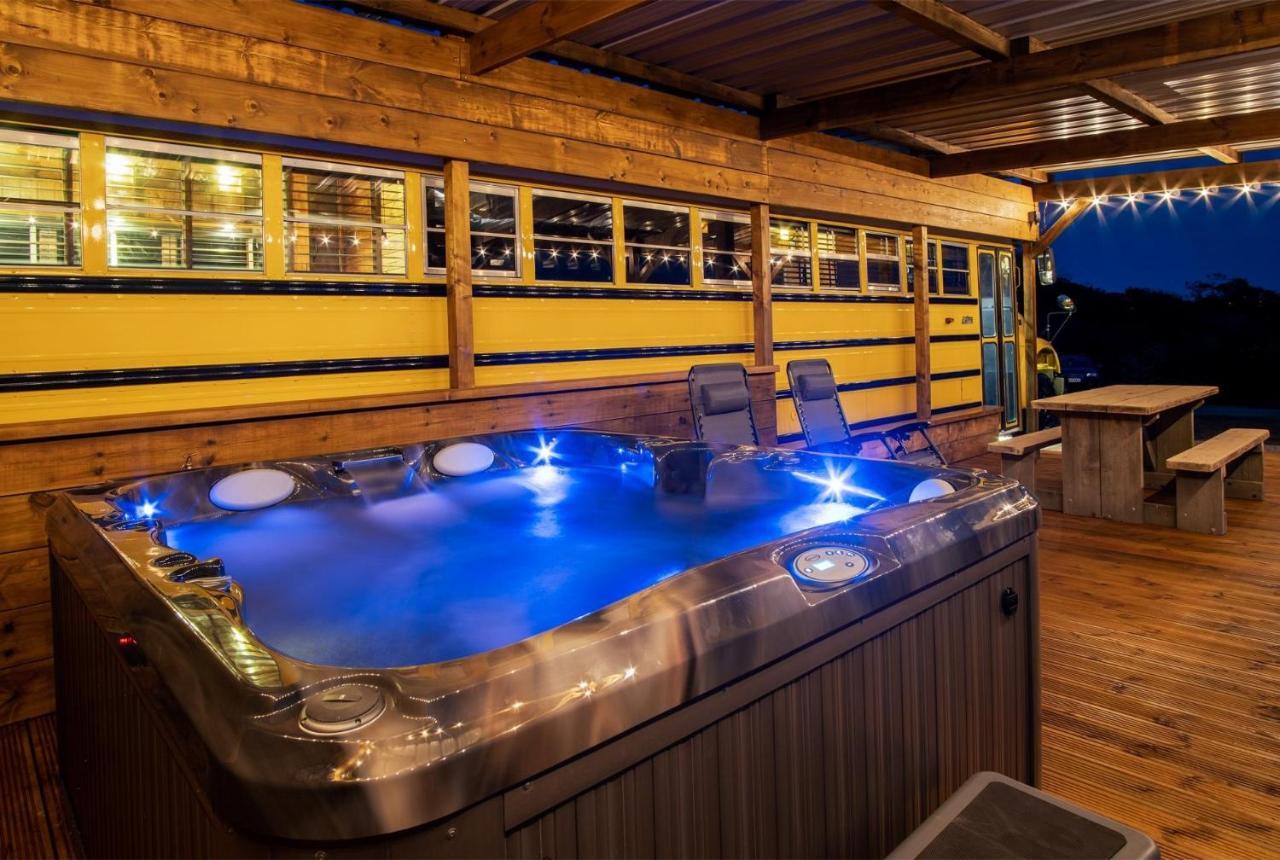 American School Bus - 1 Bedroom - Blossom Farm - Tiers Cross Johnston Buitenkant foto