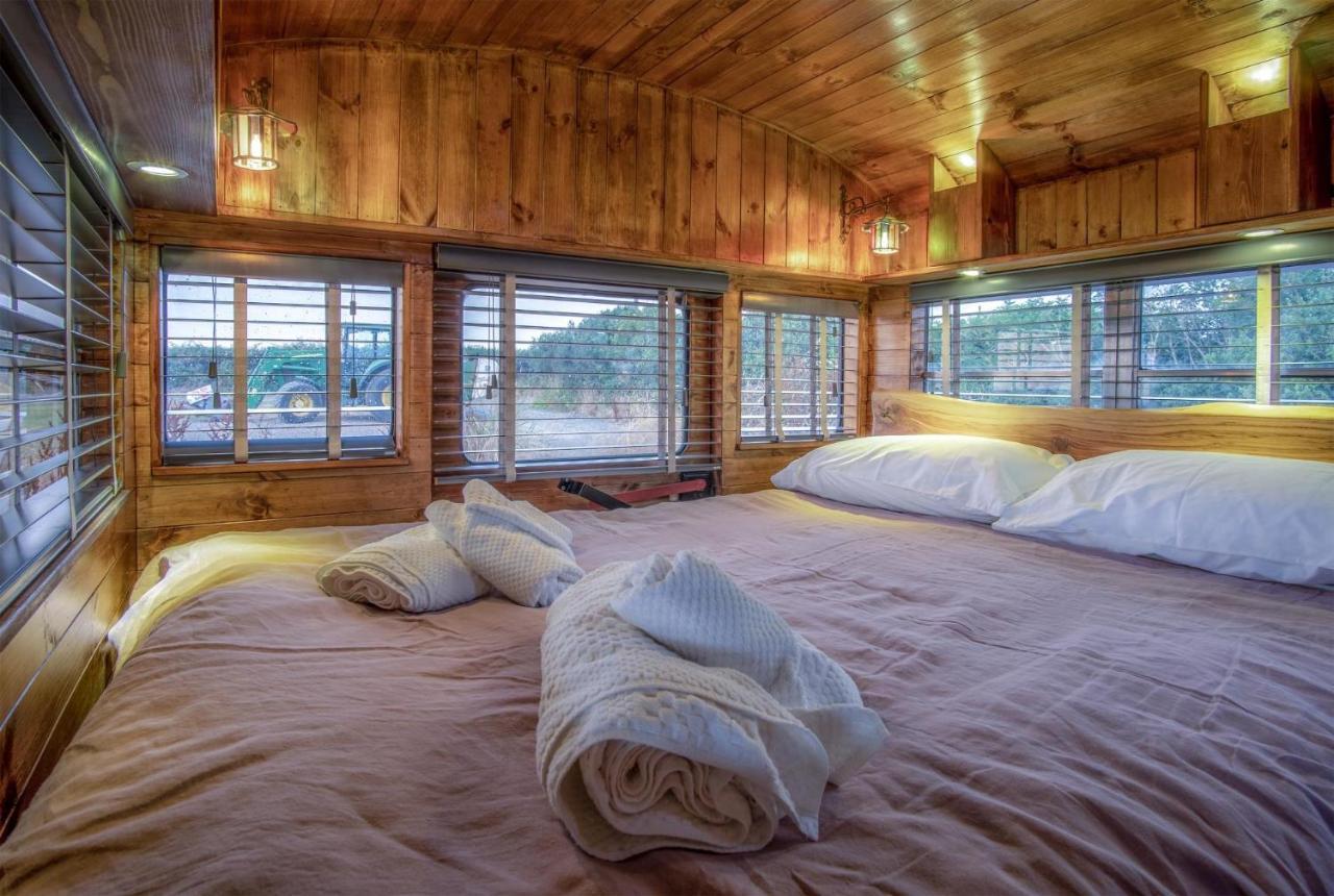 American School Bus - 1 Bedroom - Blossom Farm - Tiers Cross Johnston Buitenkant foto